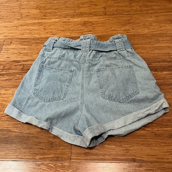 Cotton On High Rise Mom Jeans Paperbag Shorts w/ removable belt, pockets. 4 - Picture 5 of 10